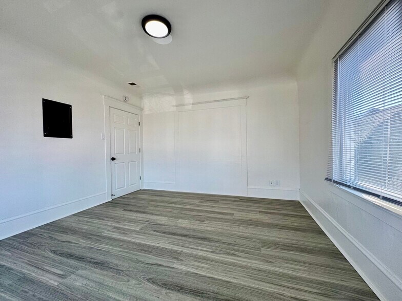 Building Photo - 695 30th St