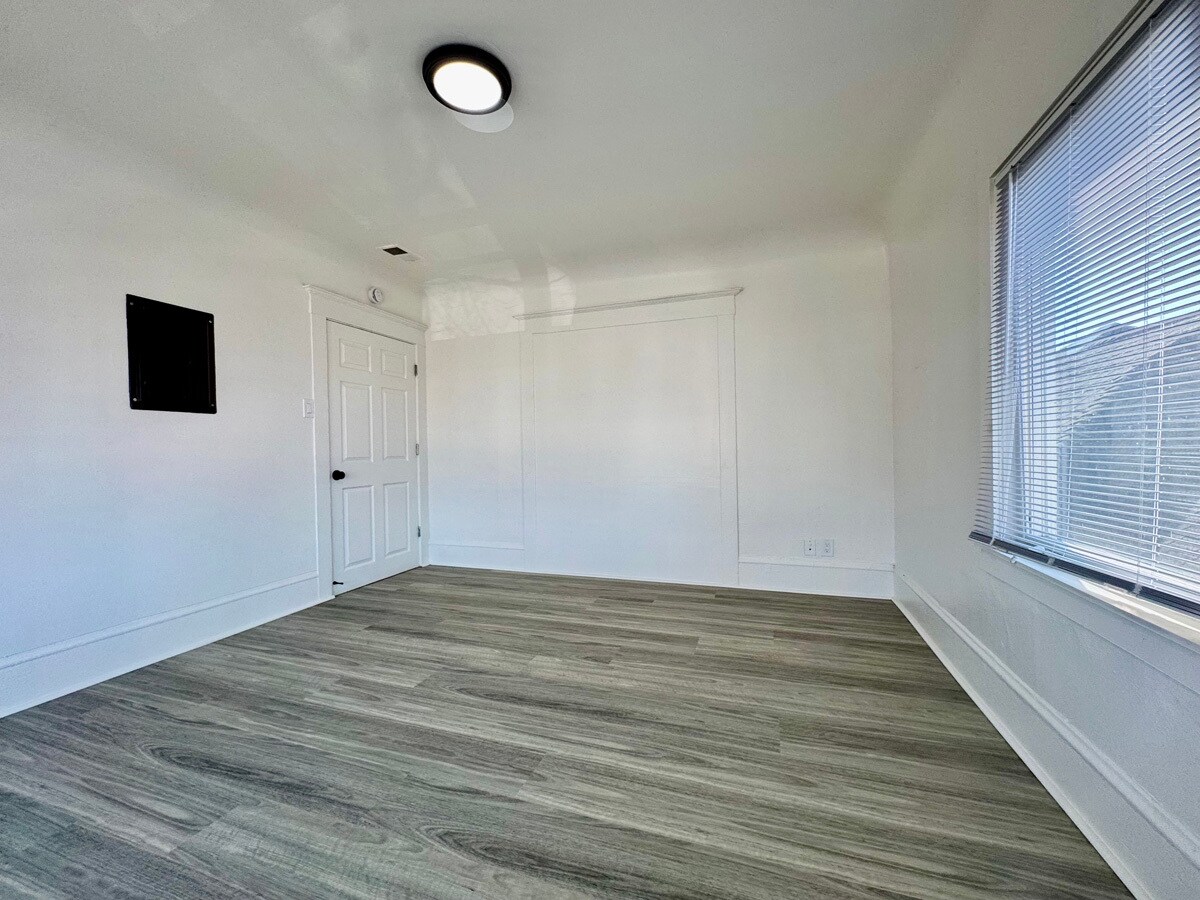 Building Photo - 695 30th St