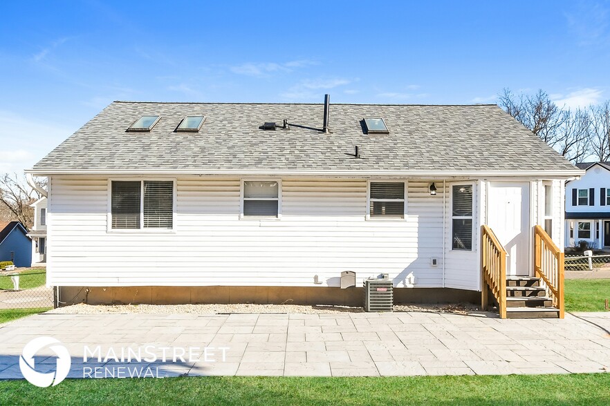 Building Photo - 3304-3305 5 Oaks Dr