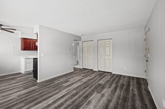 Building Photo - Rosco Apts-2720