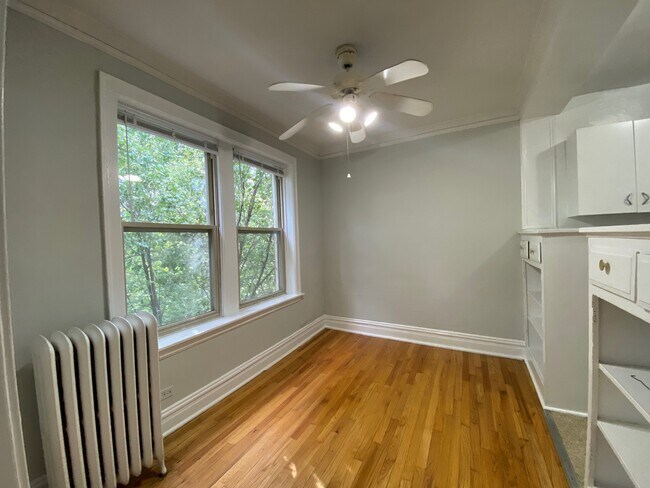 Building Photo - 1525 W Estes Ave