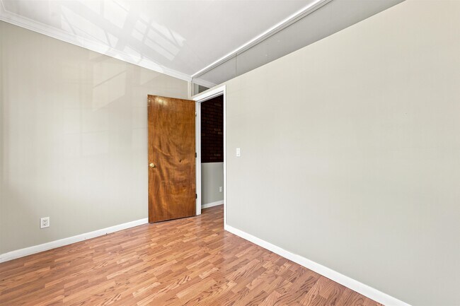 Building Photo - 129 W 28th St