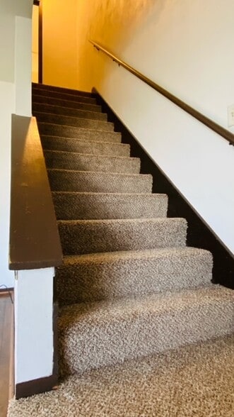 Building Photo - 305 W 65th St