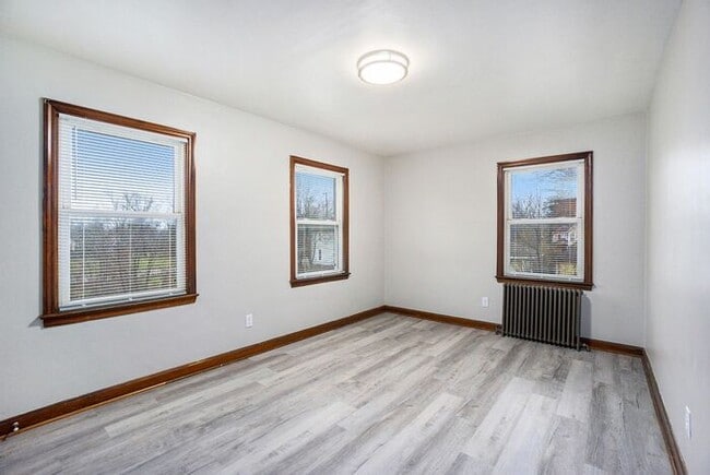 Building Photo - Newly Renovated 1br/1ba Apartment Available! PICTURES COMING SOON!