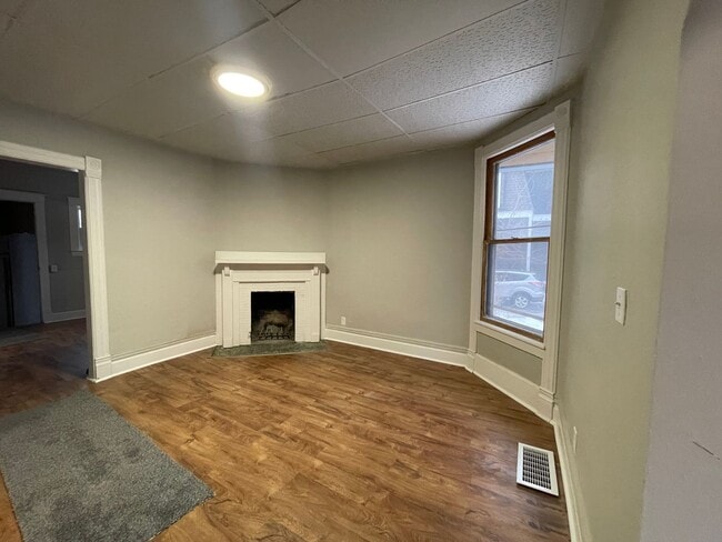 Building Photo - Four Bedroom Home