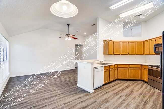 Building Photo - 1538 Evergreen Dr