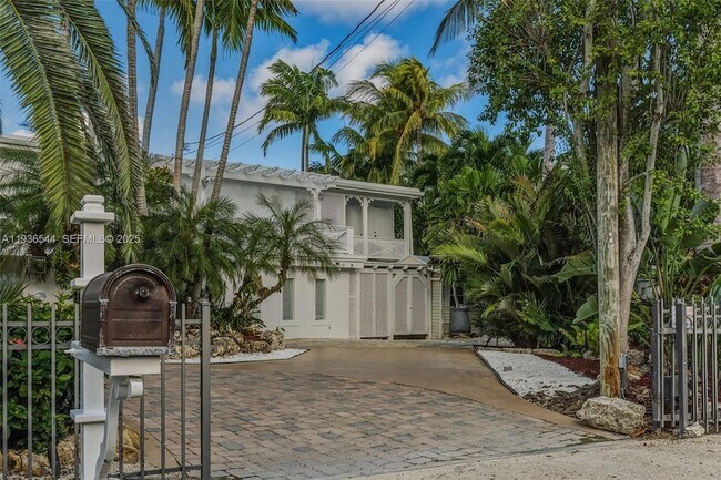 Building Photo - 16 North Dr