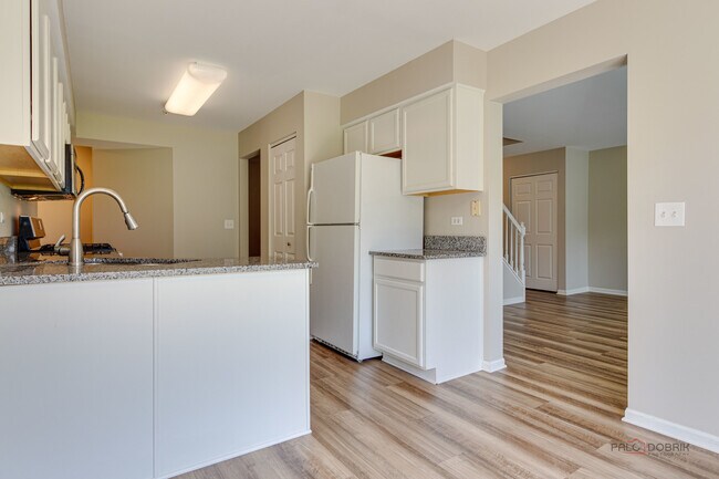 Building Photo - 2487 Dickens Dr