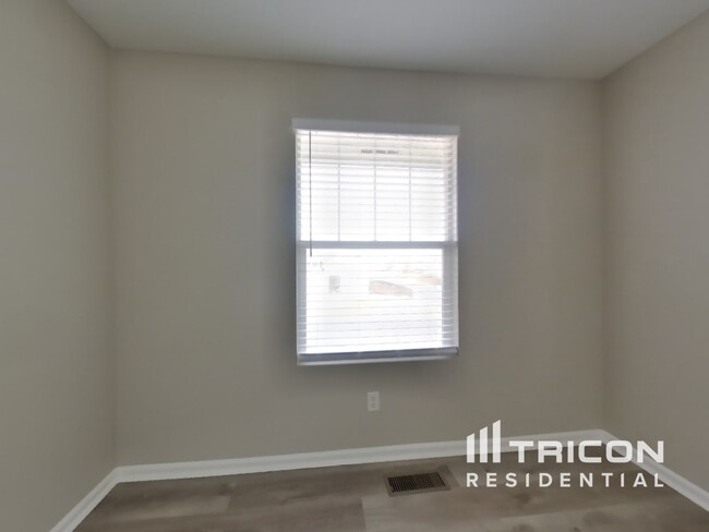 Building Photo - 12610 Jersey Cir E