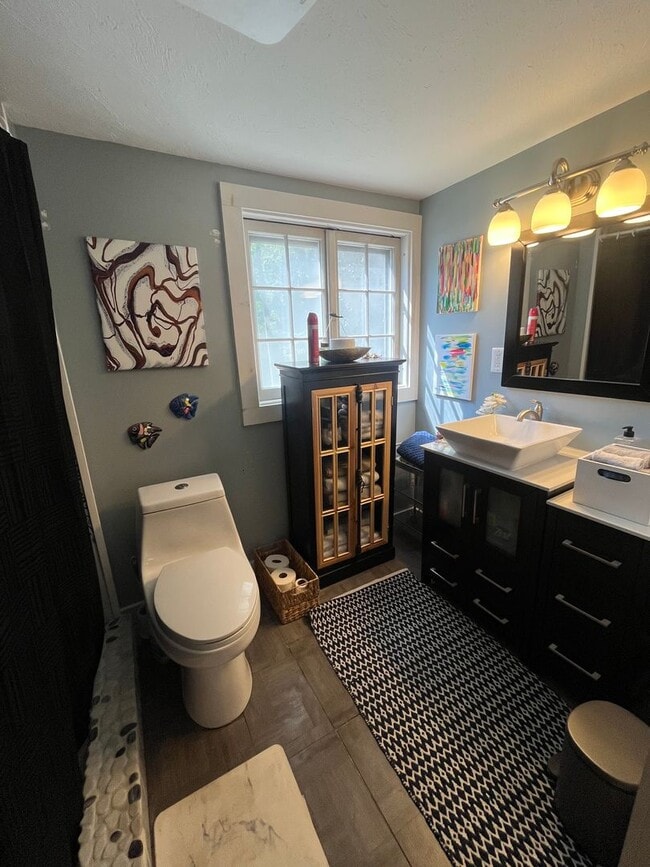 Building Photo - Fully Furnished Single Family House for Re...