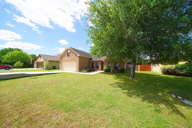 Building Photo - Move-In Ready Property Now Available in Selma, TX! - Realtor Commission: $600