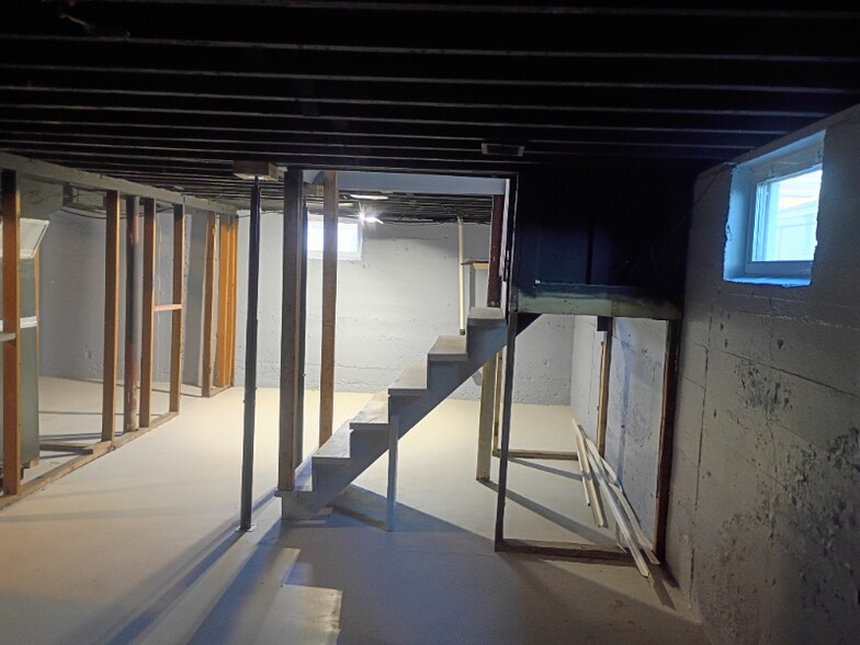 Building Photo - 3502 River Park Dr