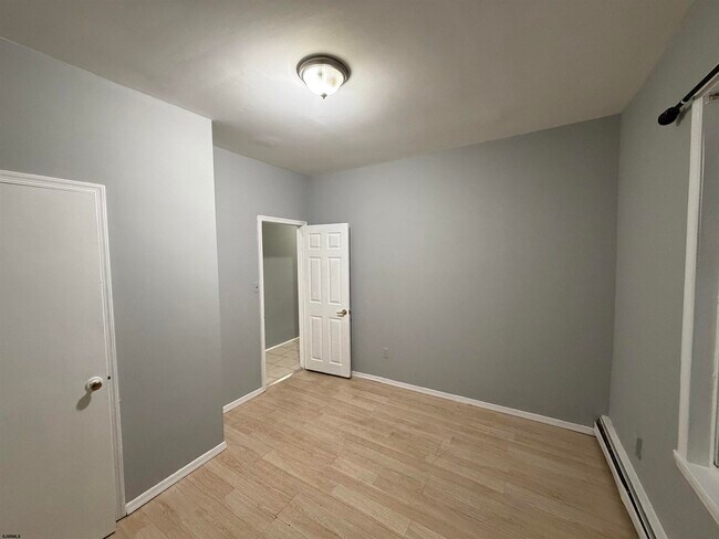 Building Photo - 2510 Arctic Ave