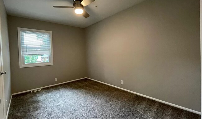 Building Photo - 3 Bedroom in Maple Village