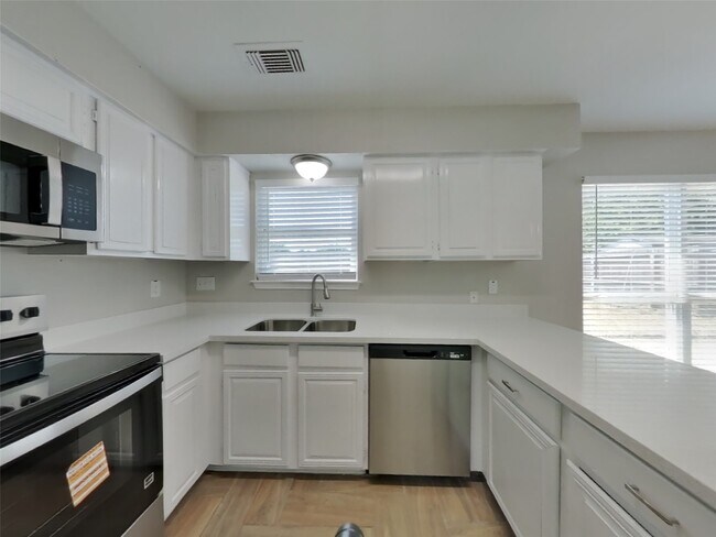 Building Photo - 13603 Lynnville Dr