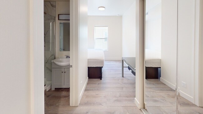 Building Photo - 912 Mary-912M3-B1
