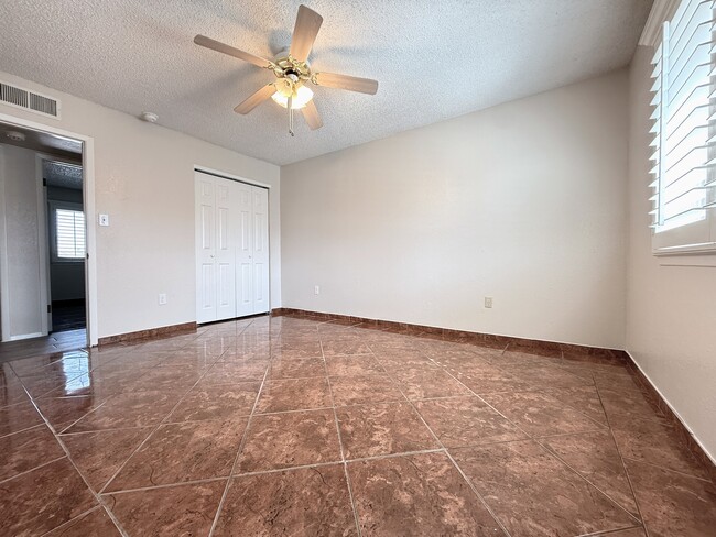 Building Photo - 9321 Sorbonne Dr