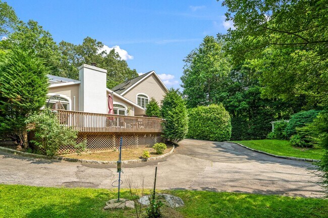 Building Photo - 150 Saxon Wood Rd