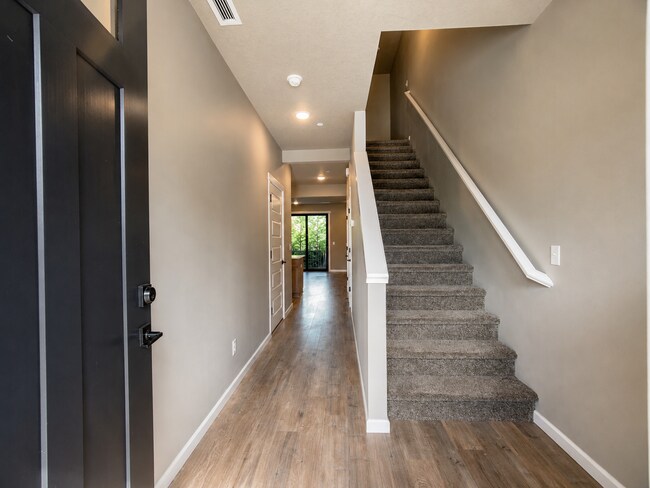 Building Photo - 13121 NE 71st Pl