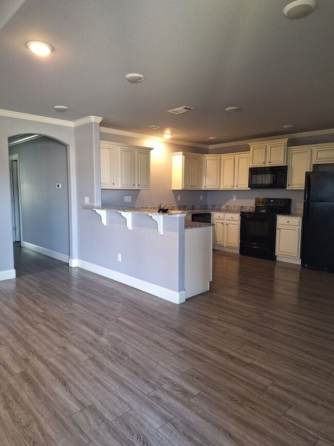 Building Photo - 3 bedroom Duplex