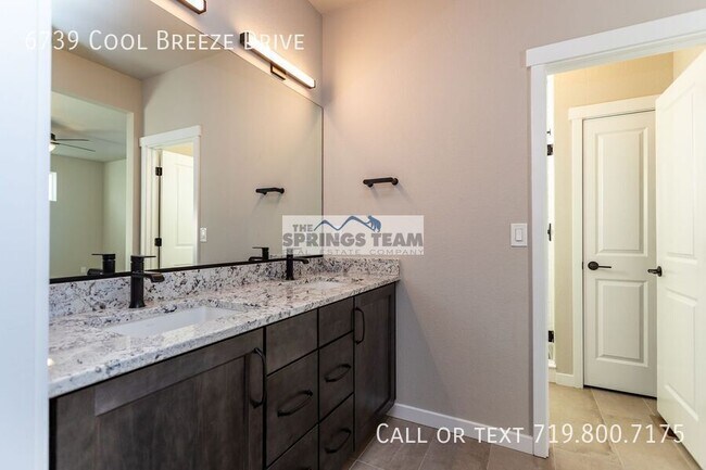 Building Photo - 6739 Cool Breeze Dr