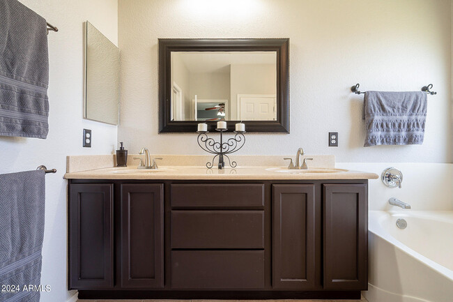 Building Photo - 8513 W Quail Track Dr