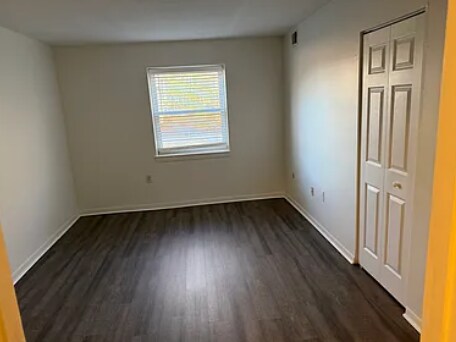 Building Photo - 3 Atram hall