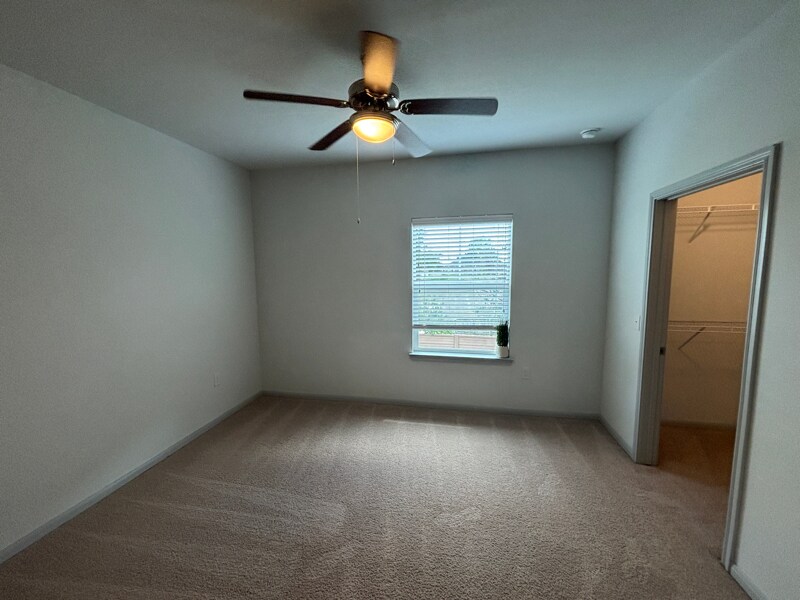 Building Photo - 950 FM2001