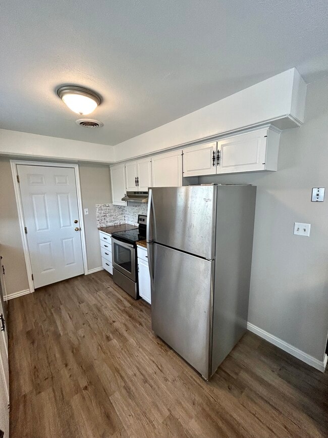 Building Photo - 324 Rodric Dr