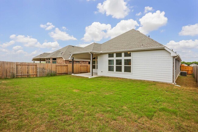 Building Photo - 335 Spinnaker Loop