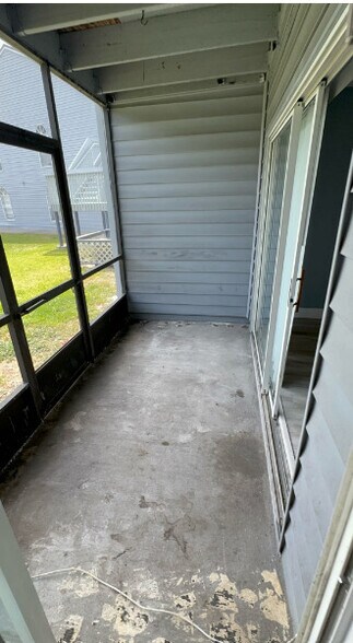Building Photo - 313 Dirksen Dr