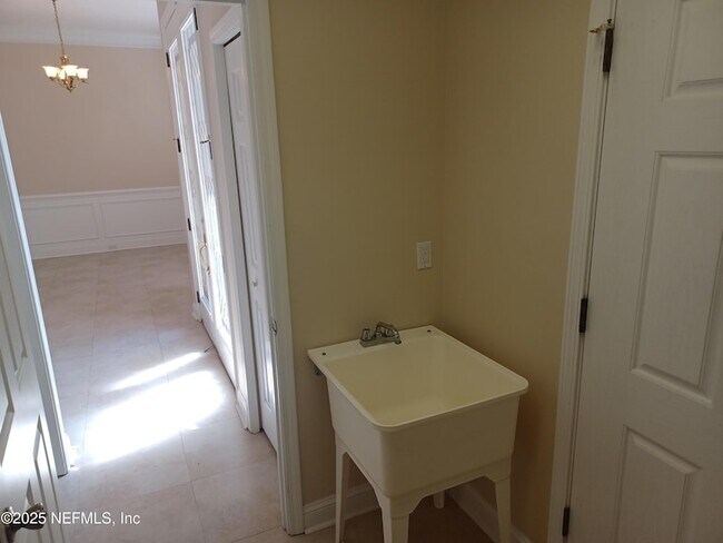 Building Photo - 4463 Ecton Ln E