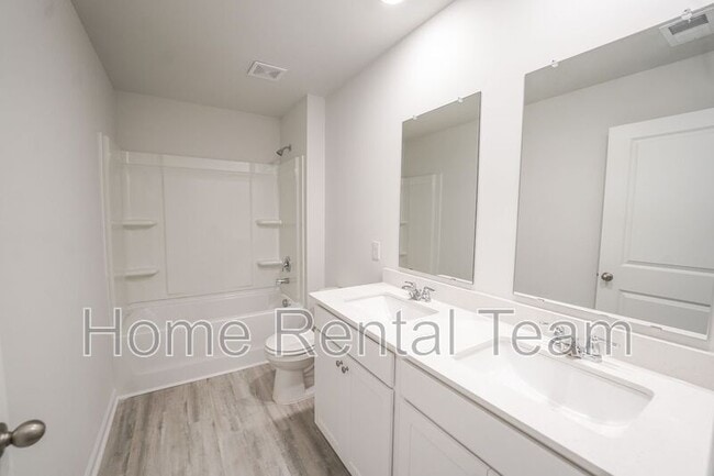 Building Photo - 156 Kraft Kove