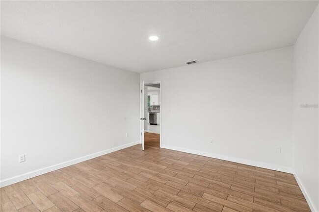 Building Photo - 1811 Oakgrove Ave