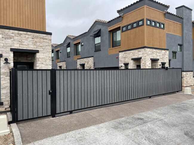 Building Photo - Exclusive Urban Sanctuary—Sophisticated Townhouse in Vibrant Phoenix
