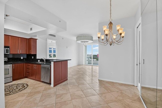 Building Photo - 403 S Sapodilla Ave