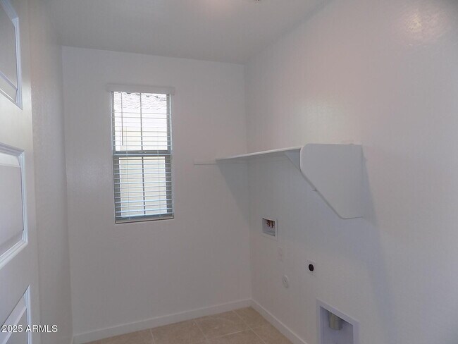 Building Photo - 1159 E Sabino Dr