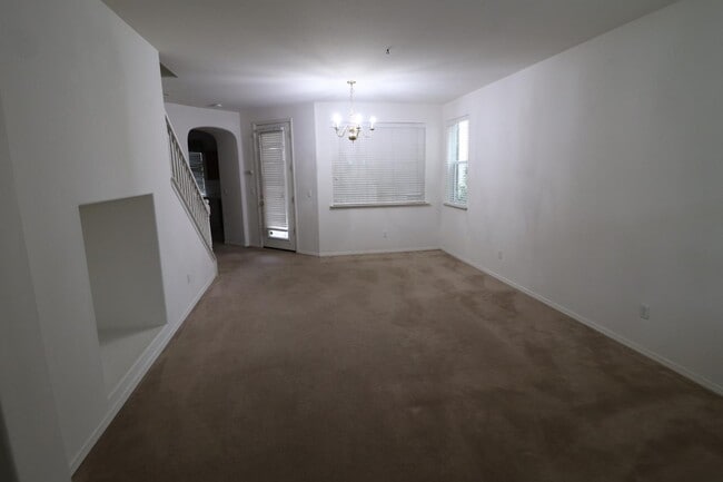 Building Photo - 70 W Brittany Ln