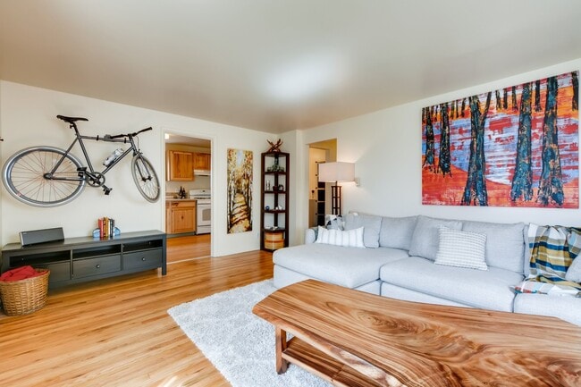 Building Photo - 216 S Irving St