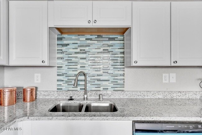 Building Photo - 5205 Yandell Dr
