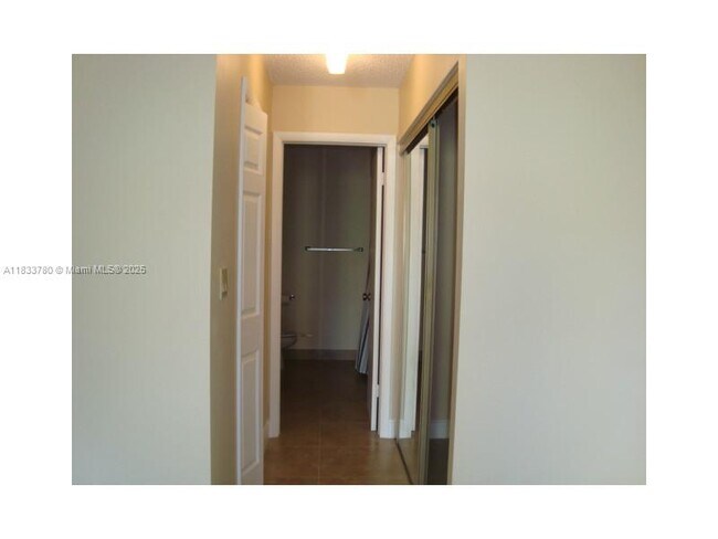 Building Photo - 200 Lakeview Dr