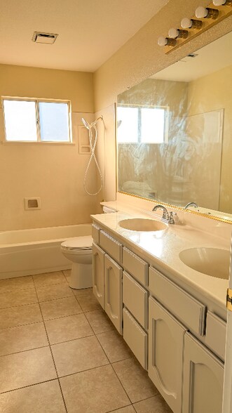 Building Photo - 1169 Zumstein Ct