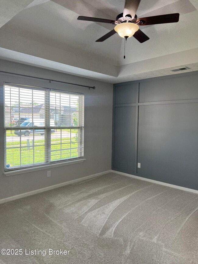 Building Photo - 220 Meadowcrest Dr