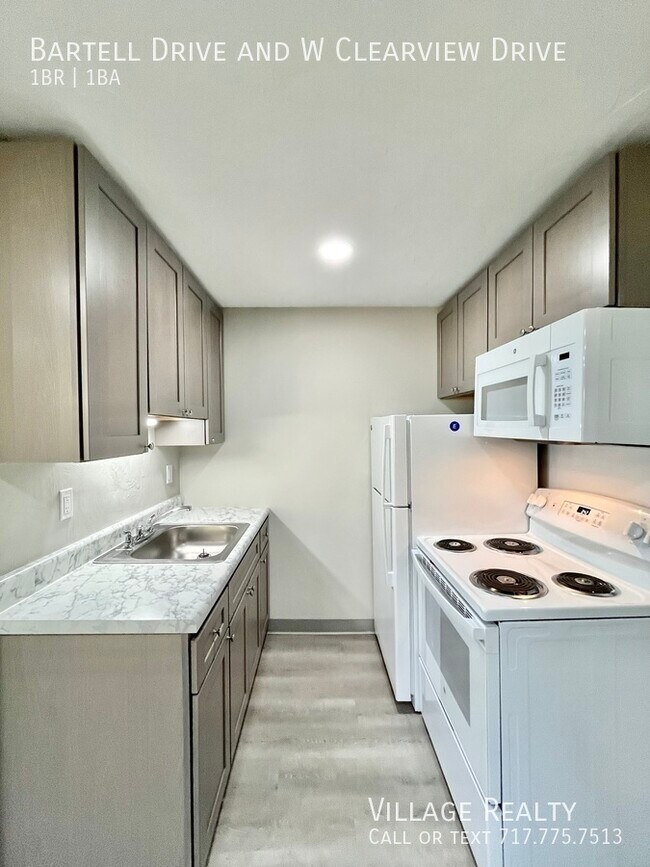 Building Photo - 51 W Clearview Dr