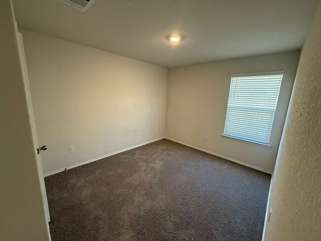 Building Photo - 3 Bedroom/2 Bath Stoney Creek Subdivision