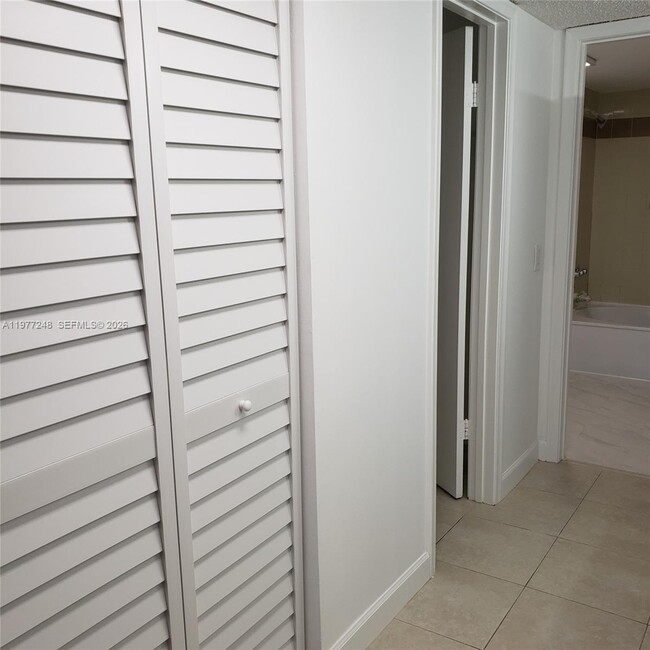 Building Photo - 1301 NE 7th St