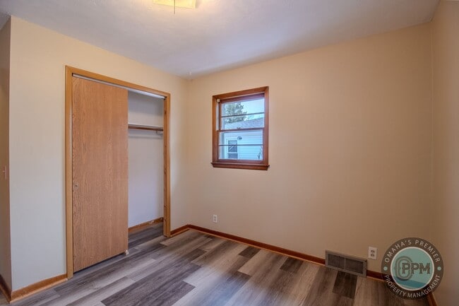 Building Photo - 3 Bed Home | 67th & Blondo