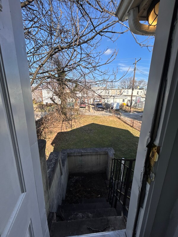 Building Photo - 240 Riverview Ave