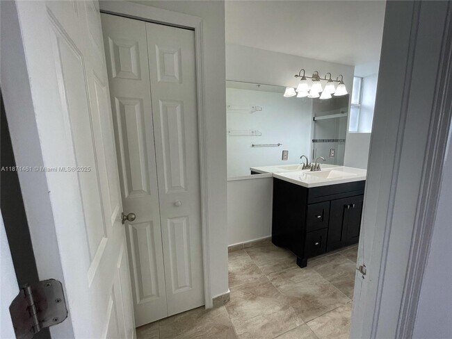 Building Photo - 6560 NW 114th Ave