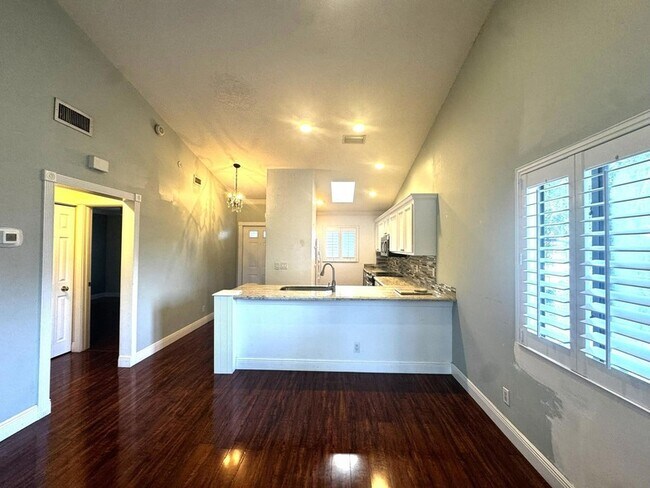 Building Photo - 2335 SW 22nd Ave